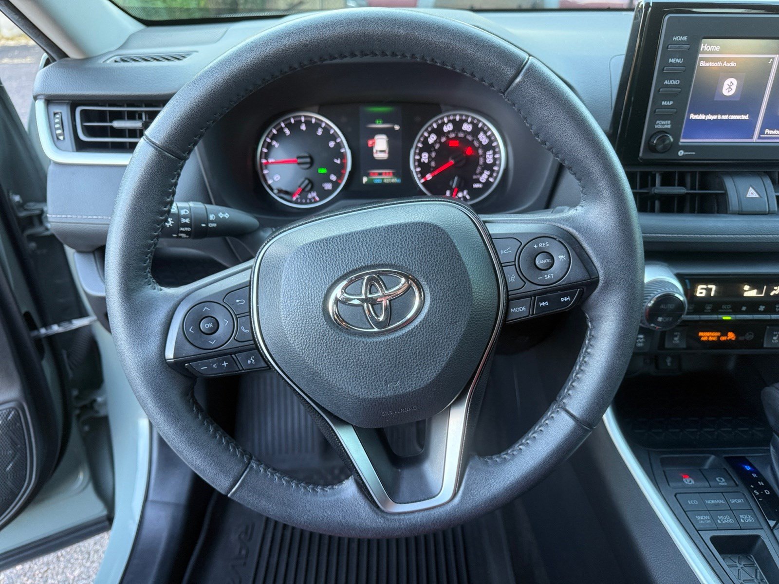 Certified 2021 Toyota RAV4 XLE w/ XLE Grade Weather Package AWD/4WD image 9