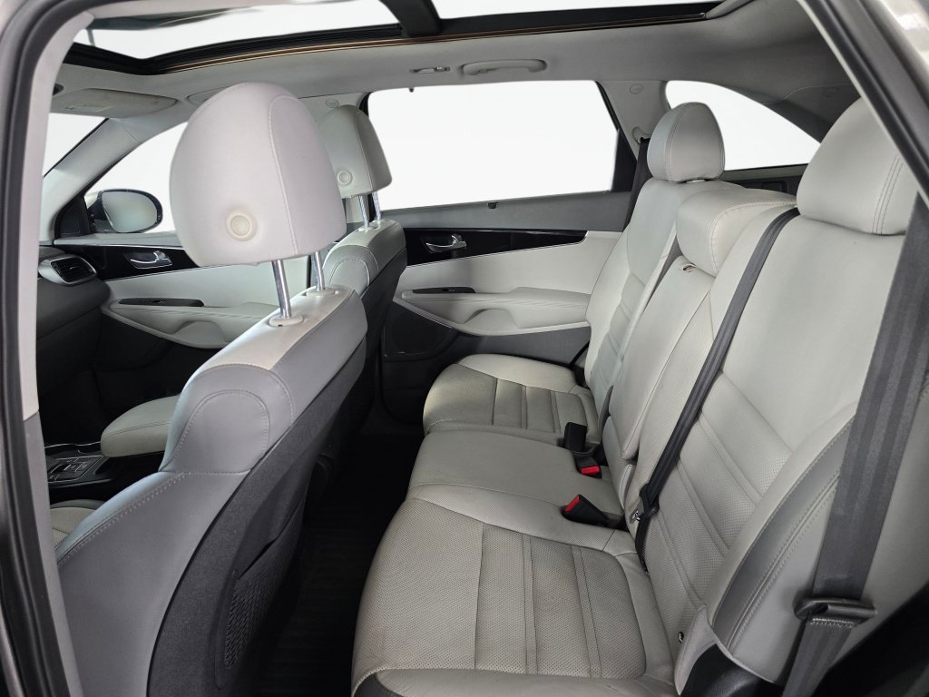 Used 2019 Kia Sorento SX FWD image 39