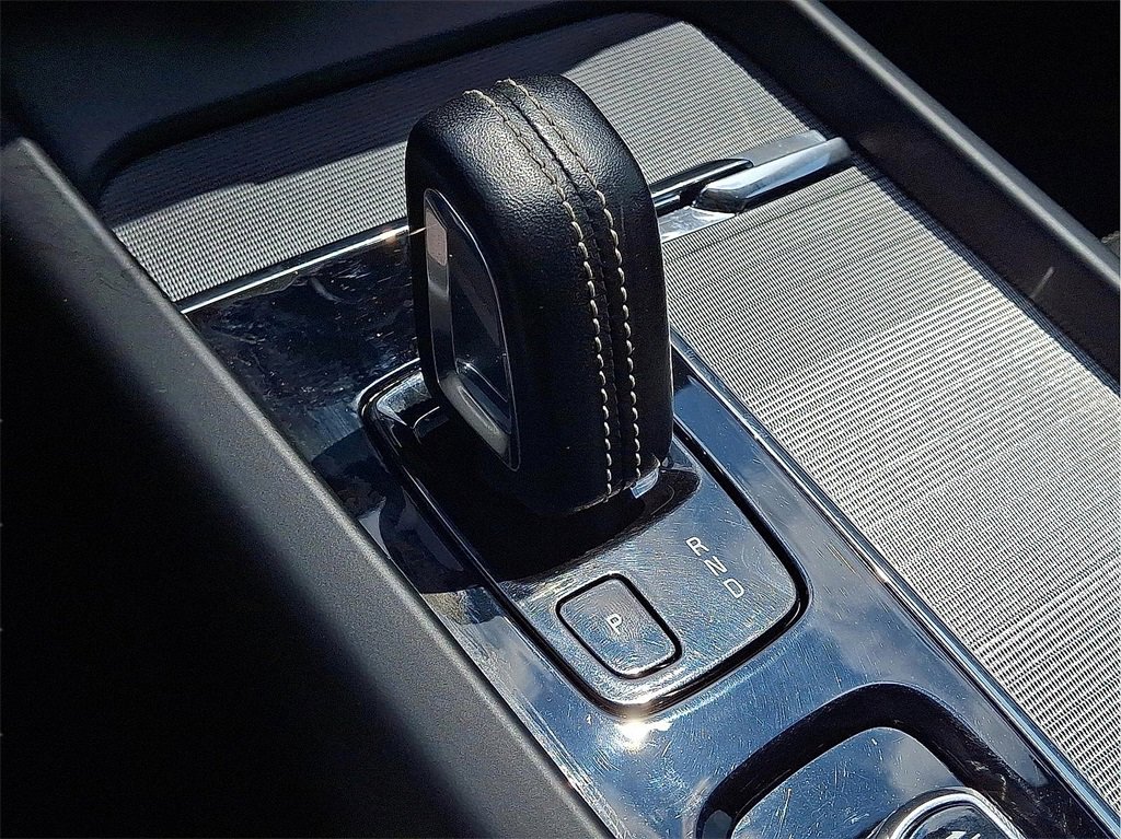 Used 2022 Volvo XC60 T8 R-Design w/ Advanced Package image 14