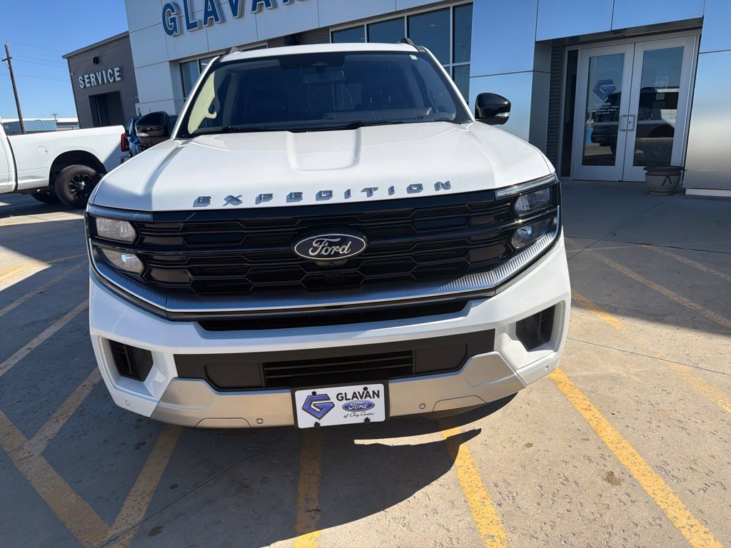 Used 2025 Ford Expedition Platinum AWD/4WD image 2