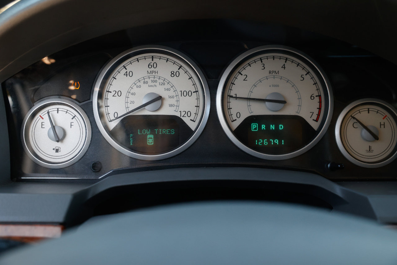 Used 2009 Chrysler Town & Country Touring image 30