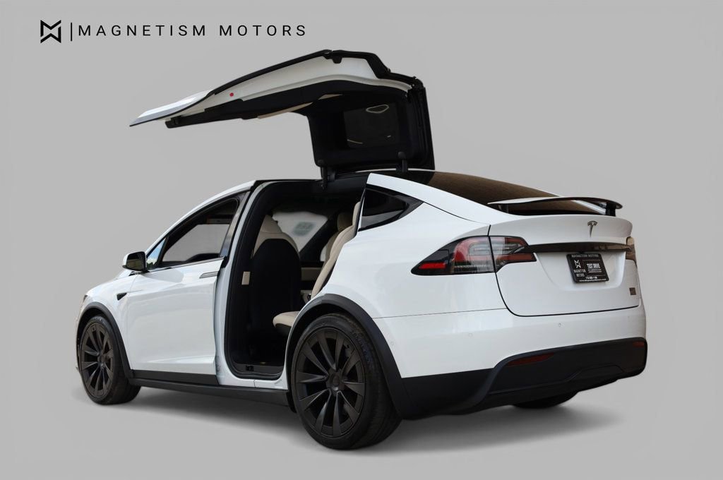 Used 2022 Tesla Model X Plaid image 6