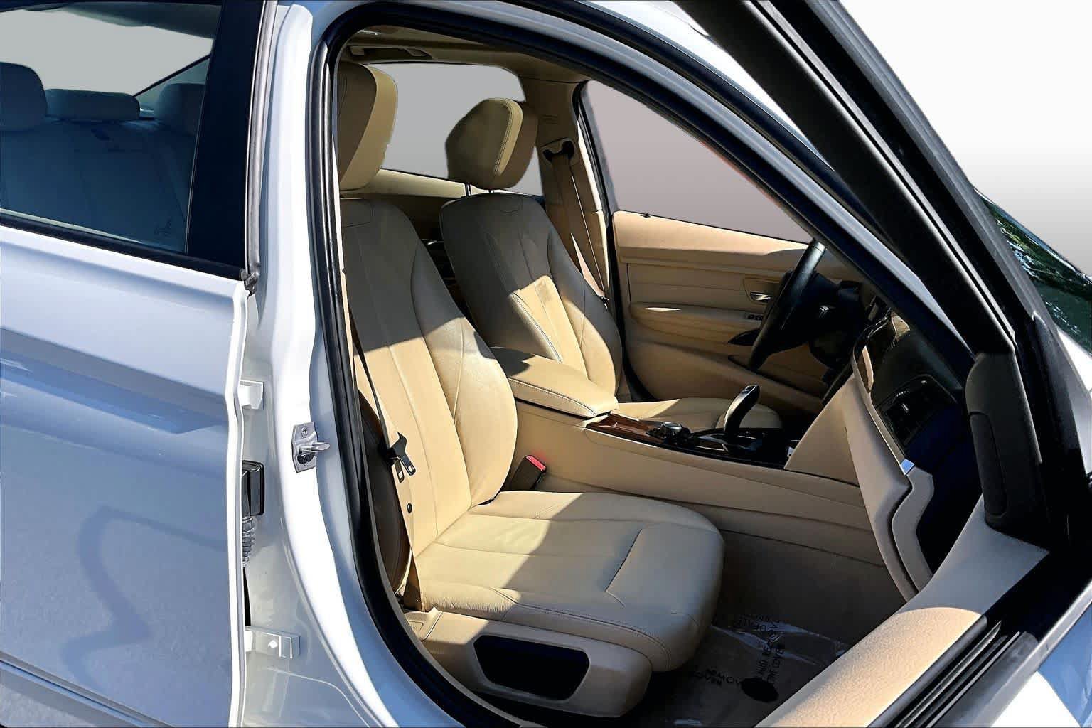 Used 2013 BMW 328i xDrive Sedan AWD/4WD image 8