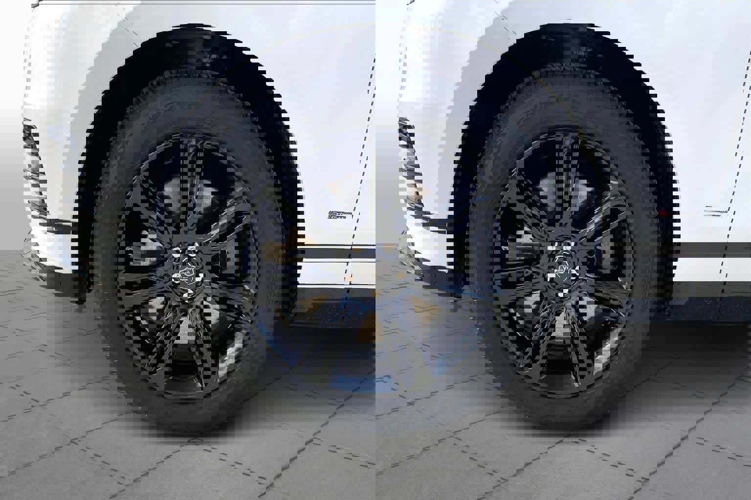 Used 2023 Land Rover Range Rover Velar R-Dynamic S image 10