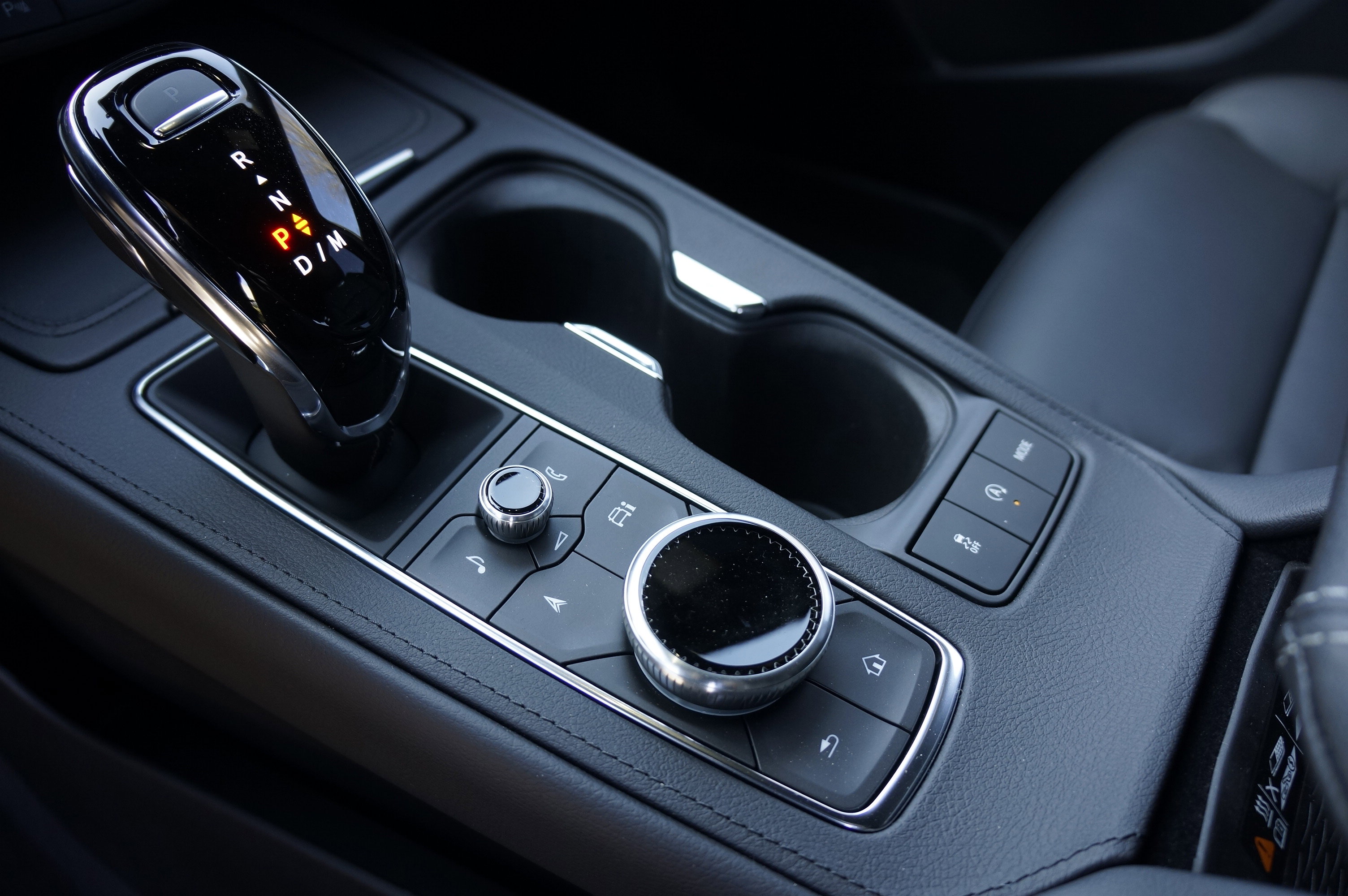 Used 2025 Cadillac XT4 Premium Luxury image 23