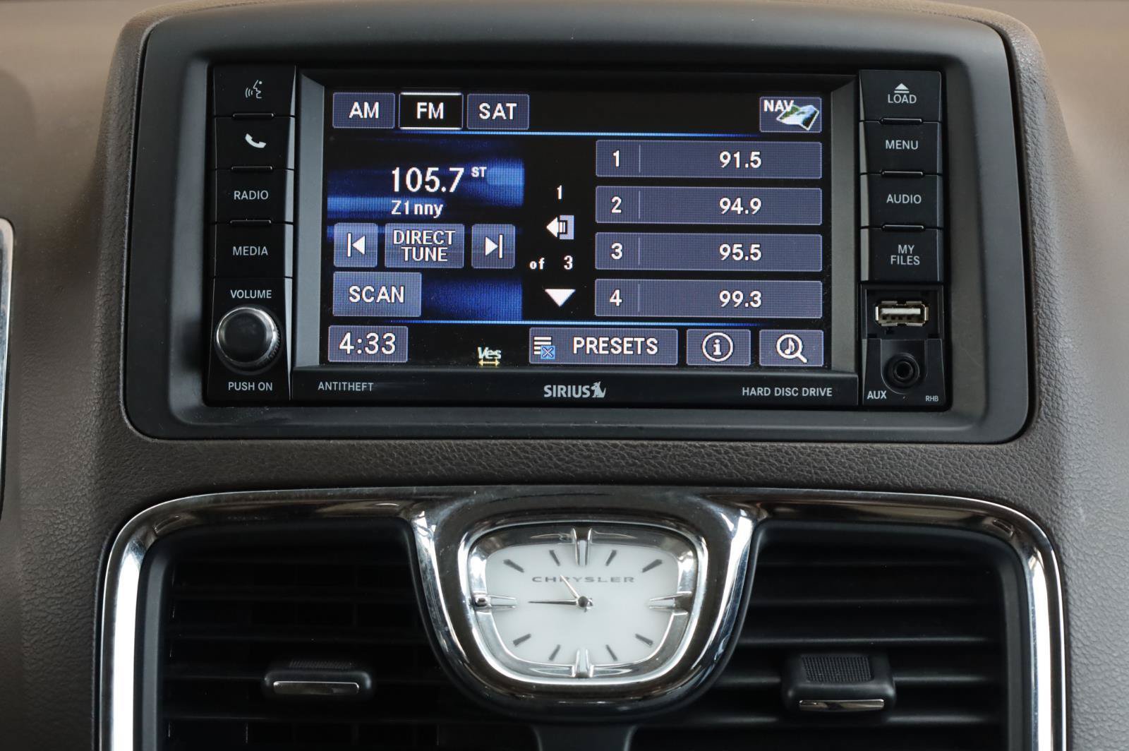 Used 2014 Chrysler Town & Country Touring FWD image 39