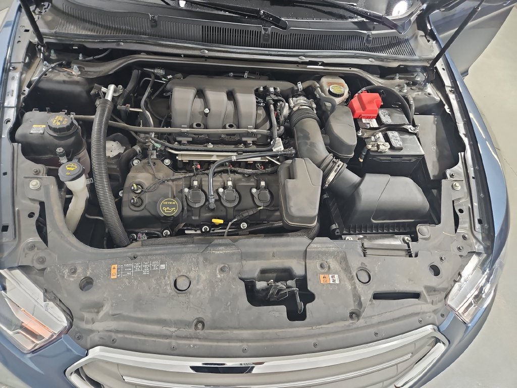 Used 2018 Ford Taurus SE FWD image 21