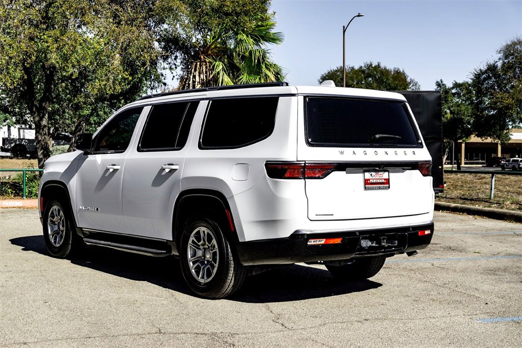 Used 2023 Jeep Wagoneer 4WD image 7