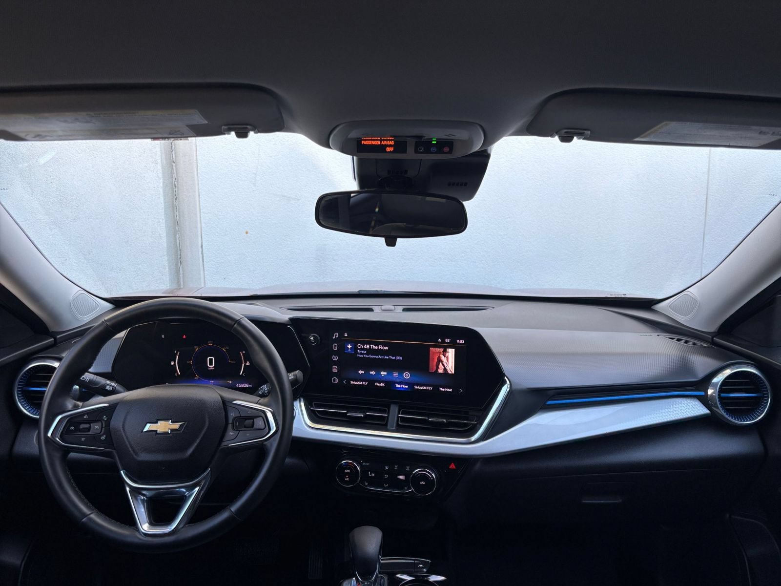Used 2025 Chevrolet Trax LT w/ LT Convenience Package FWD image 31