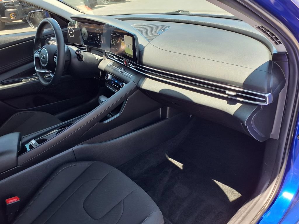 Used 2023 Hyundai Elantra SEL w/ Convenience Package FWD image 17
