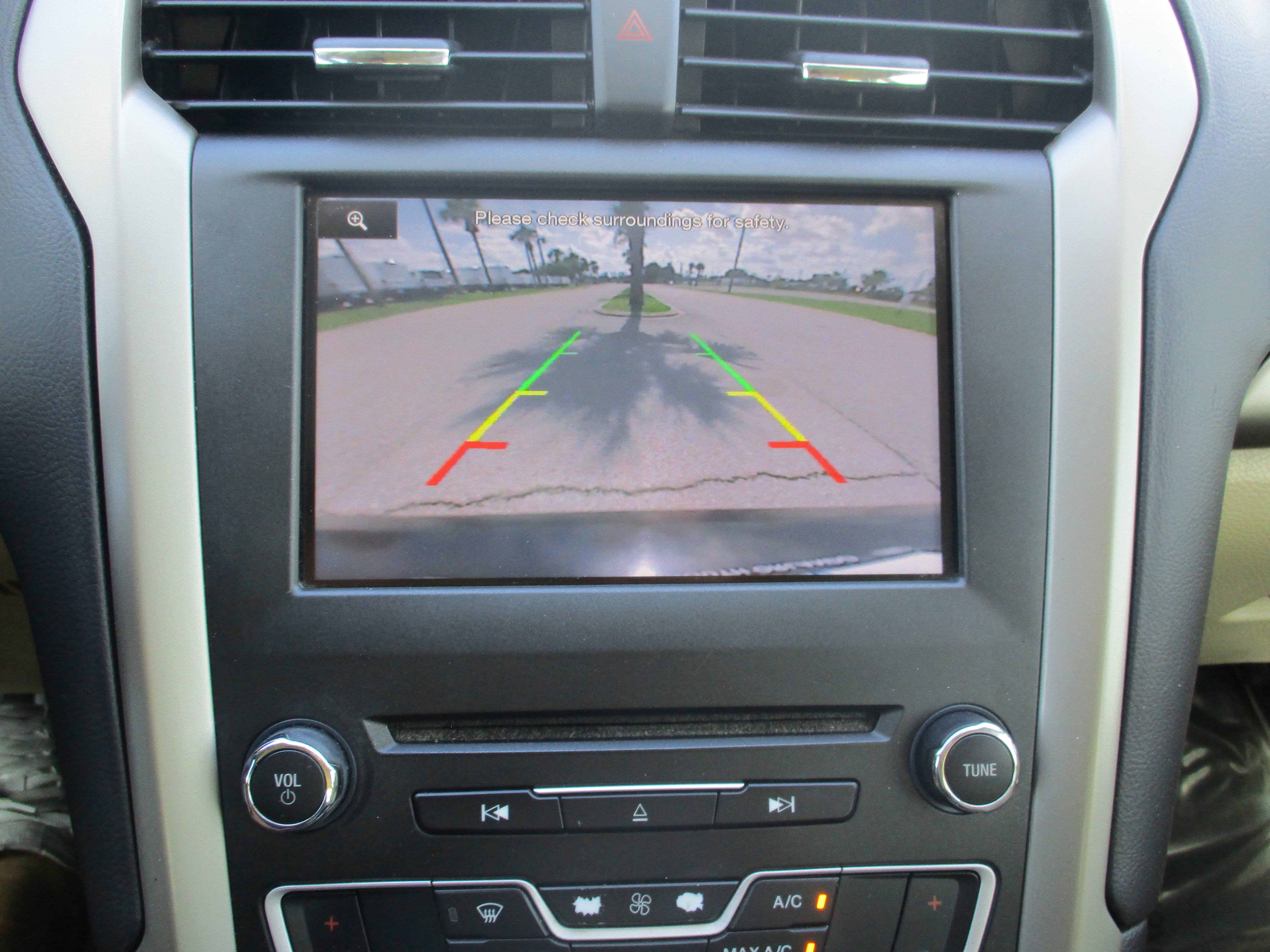 Used 2016 Ford Fusion SE FWD image 19