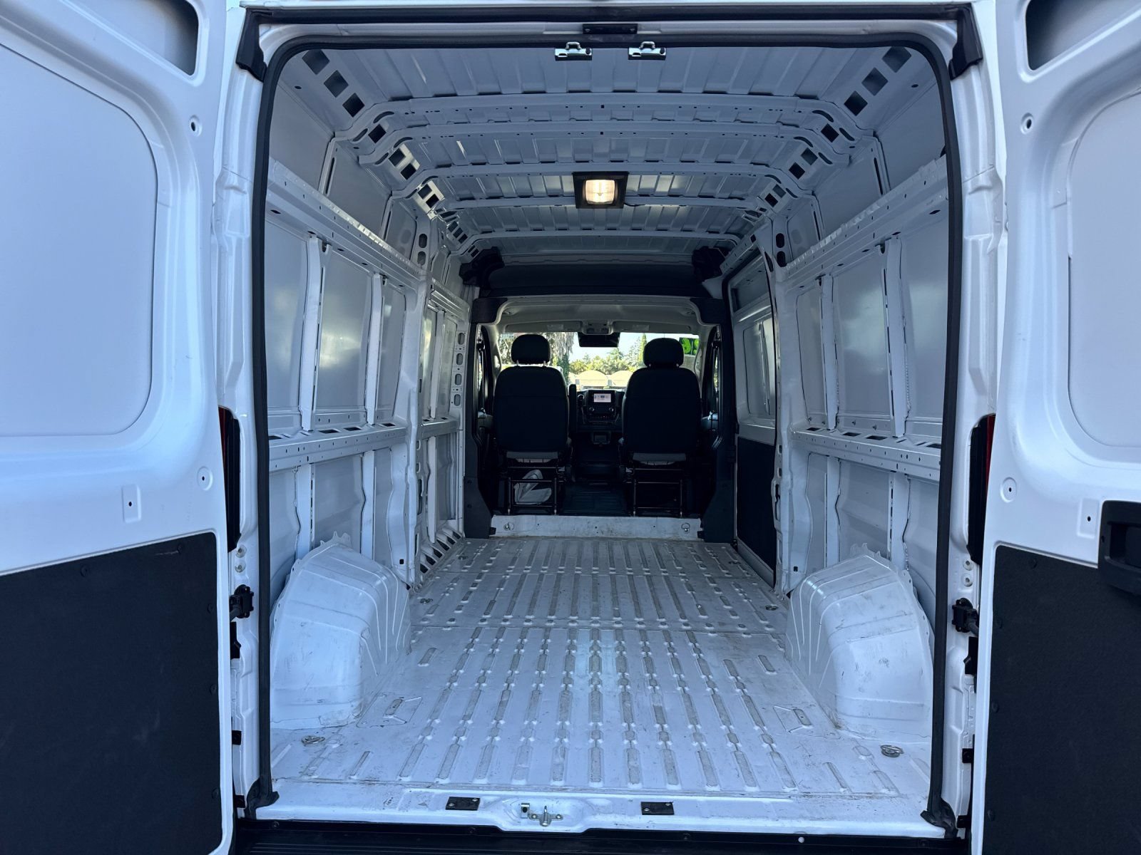 Used 2026 RAM ProMaster 2500 w/ Convenience Group FWD image 14