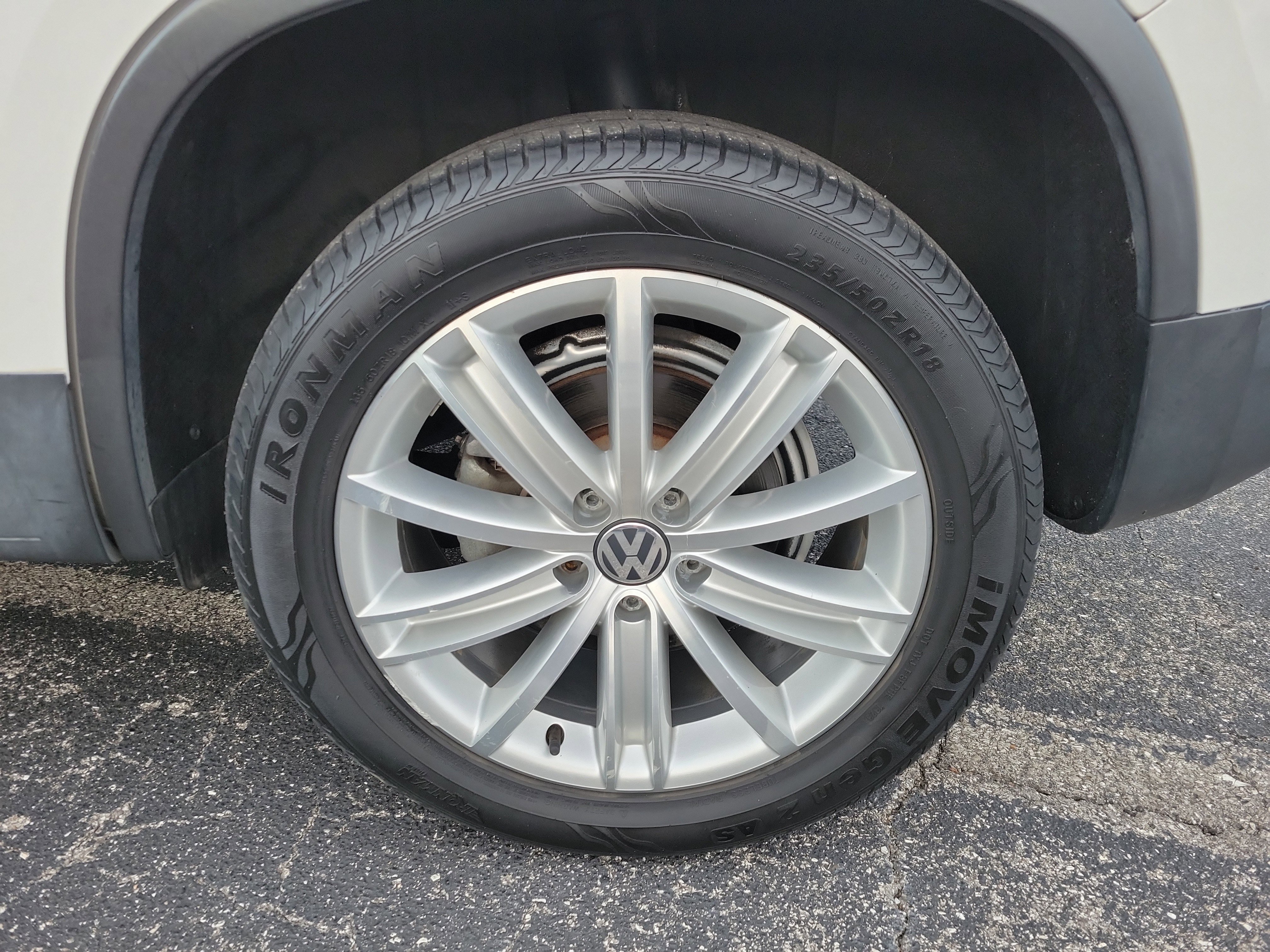 Used 2013 Volkswagen Tiguan SEL image 26