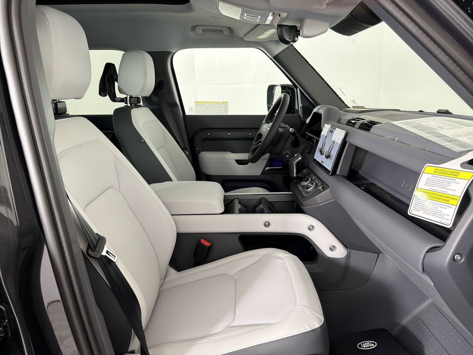 New 2025 Land Rover Defender 130 X-Dynamic SE image 33