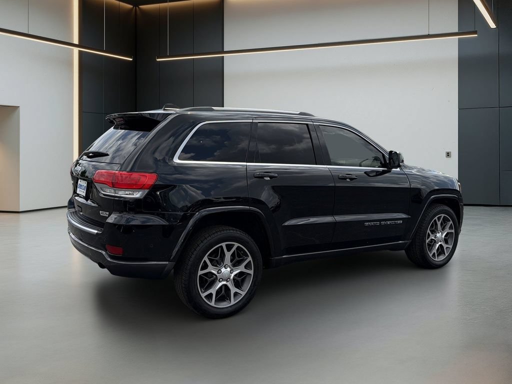 Used 2018 Jeep Grand Cherokee Limited AWD/4WD image 6