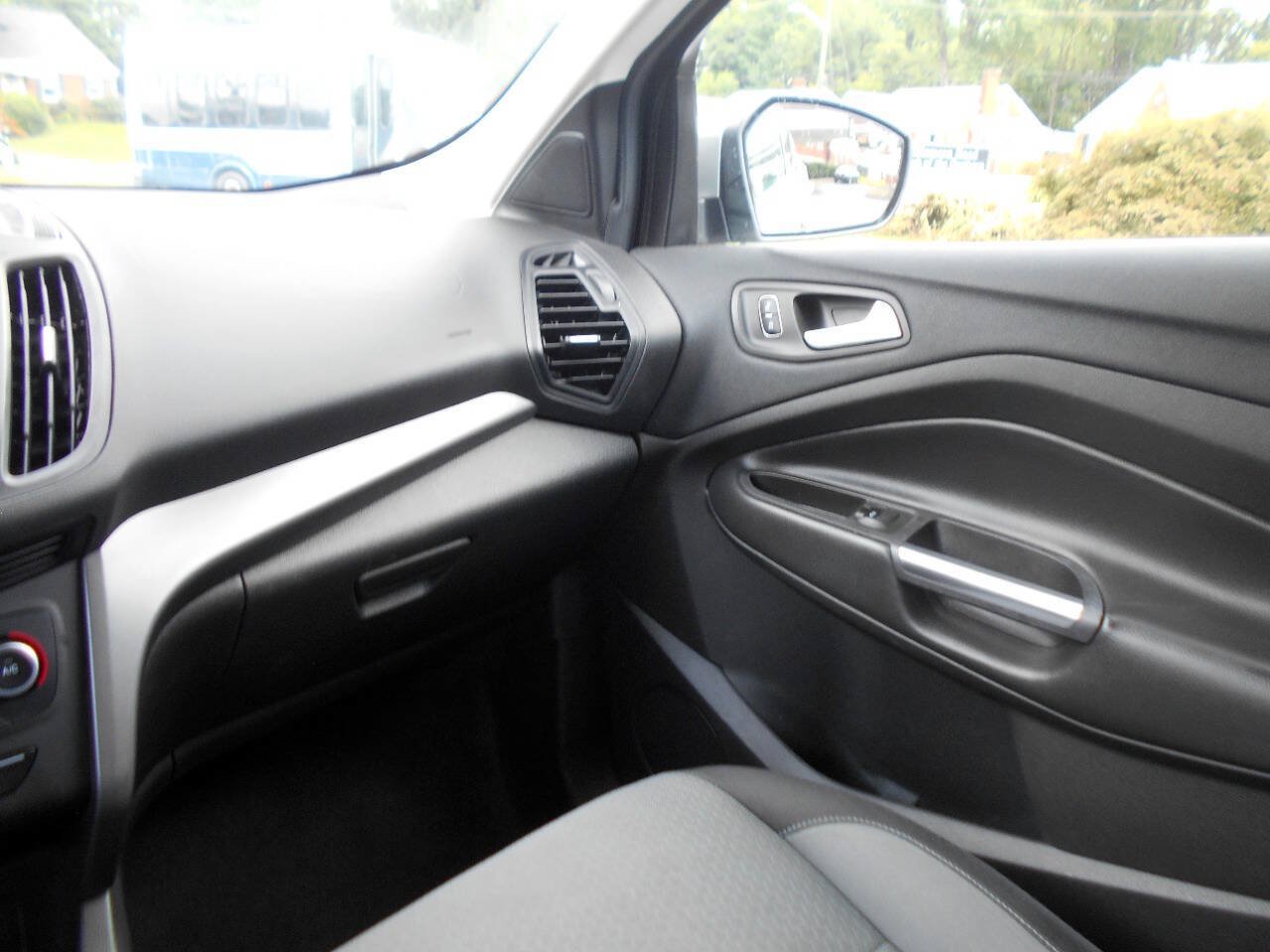 Used 2018 Ford Escape SE w/ SE Sync 3 Package FWD image 13