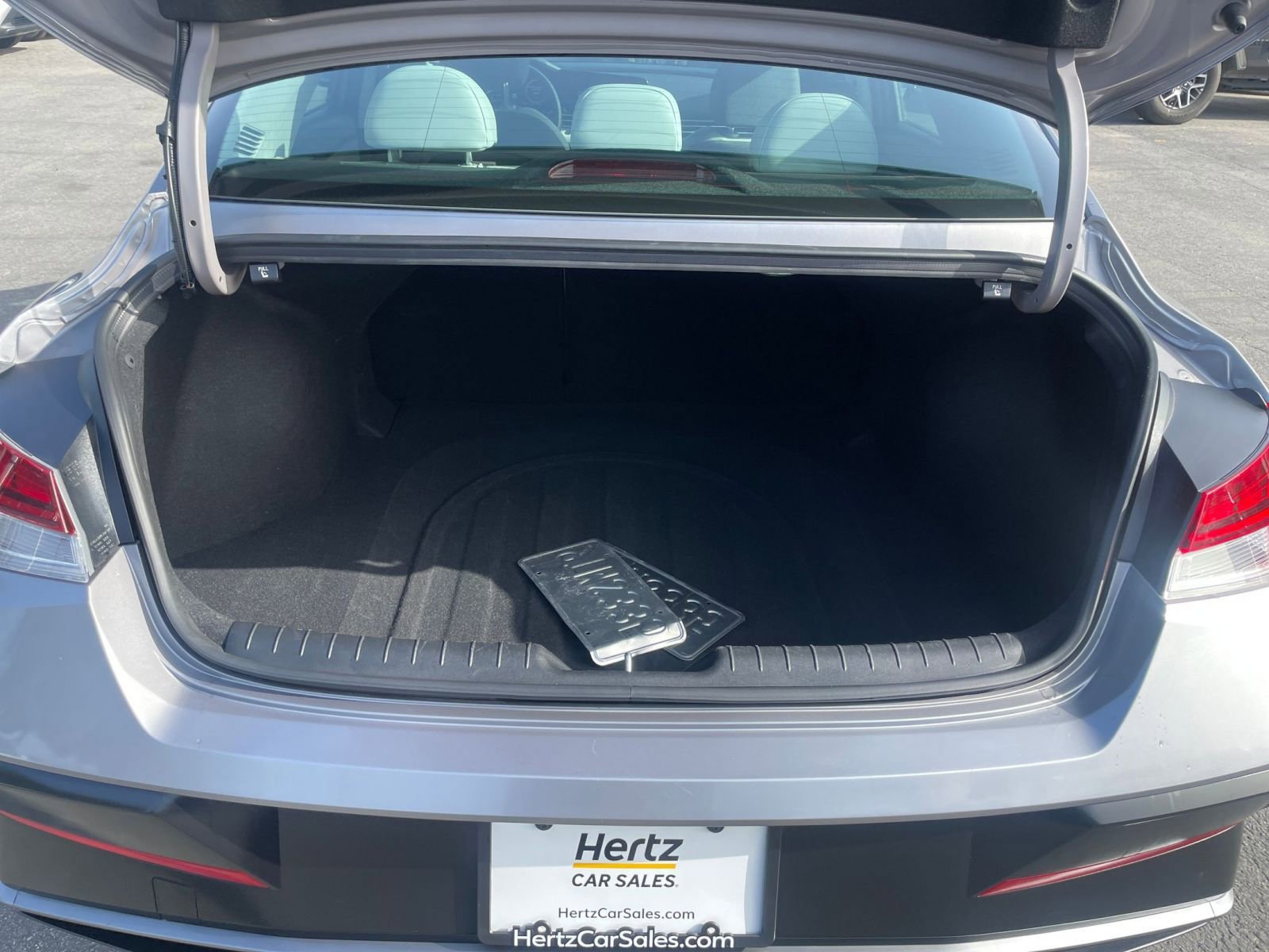 Used 2025 Hyundai Elantra Limited image 31