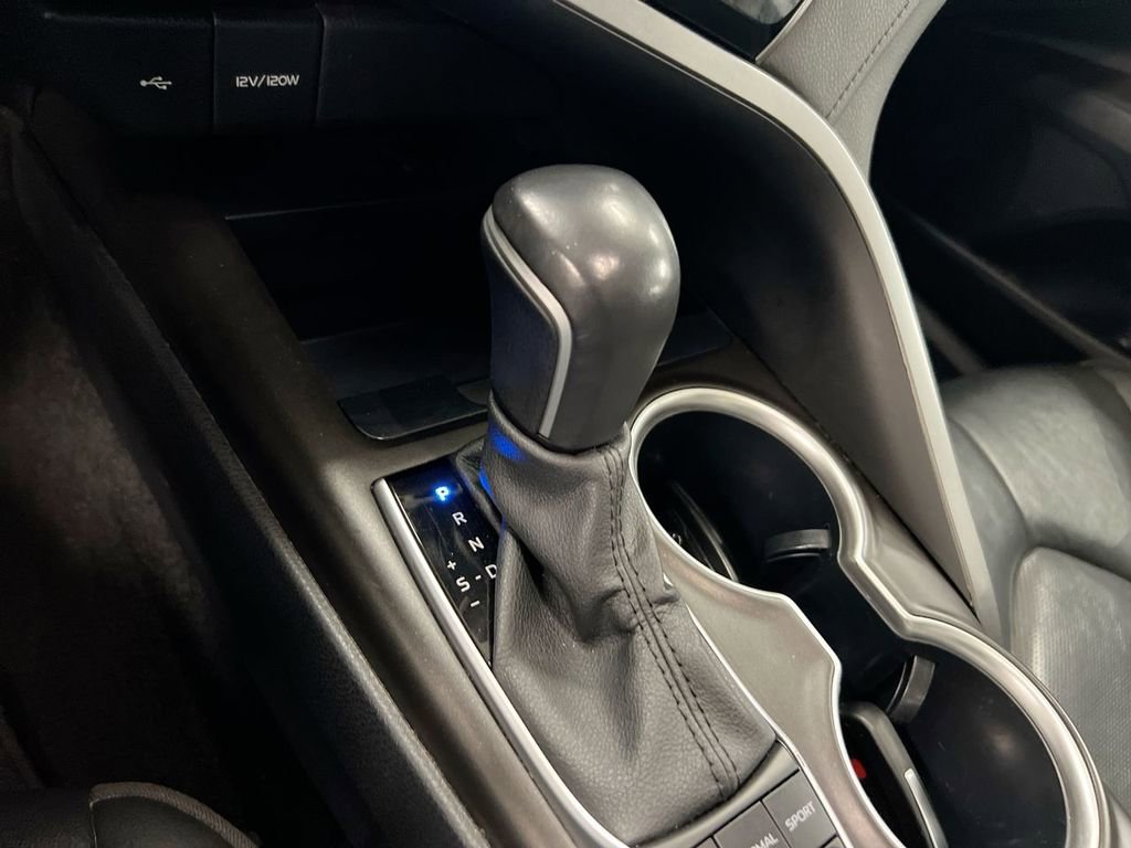 Used 2024 Toyota Camry XLE w/ Navigation Package image 18