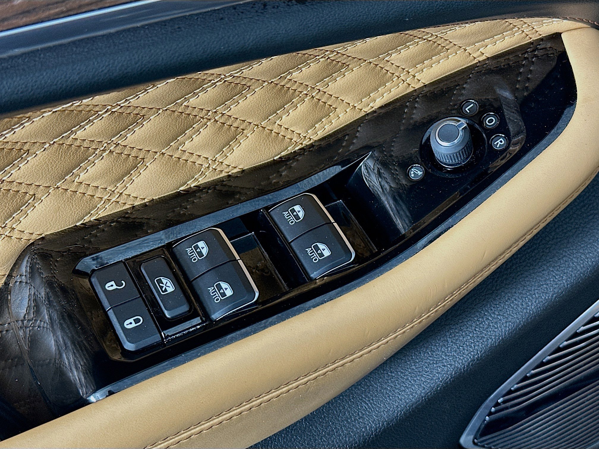 Used 2023 Jeep Grand Cherokee Summit w/ Advanced Protech Group IV image 15