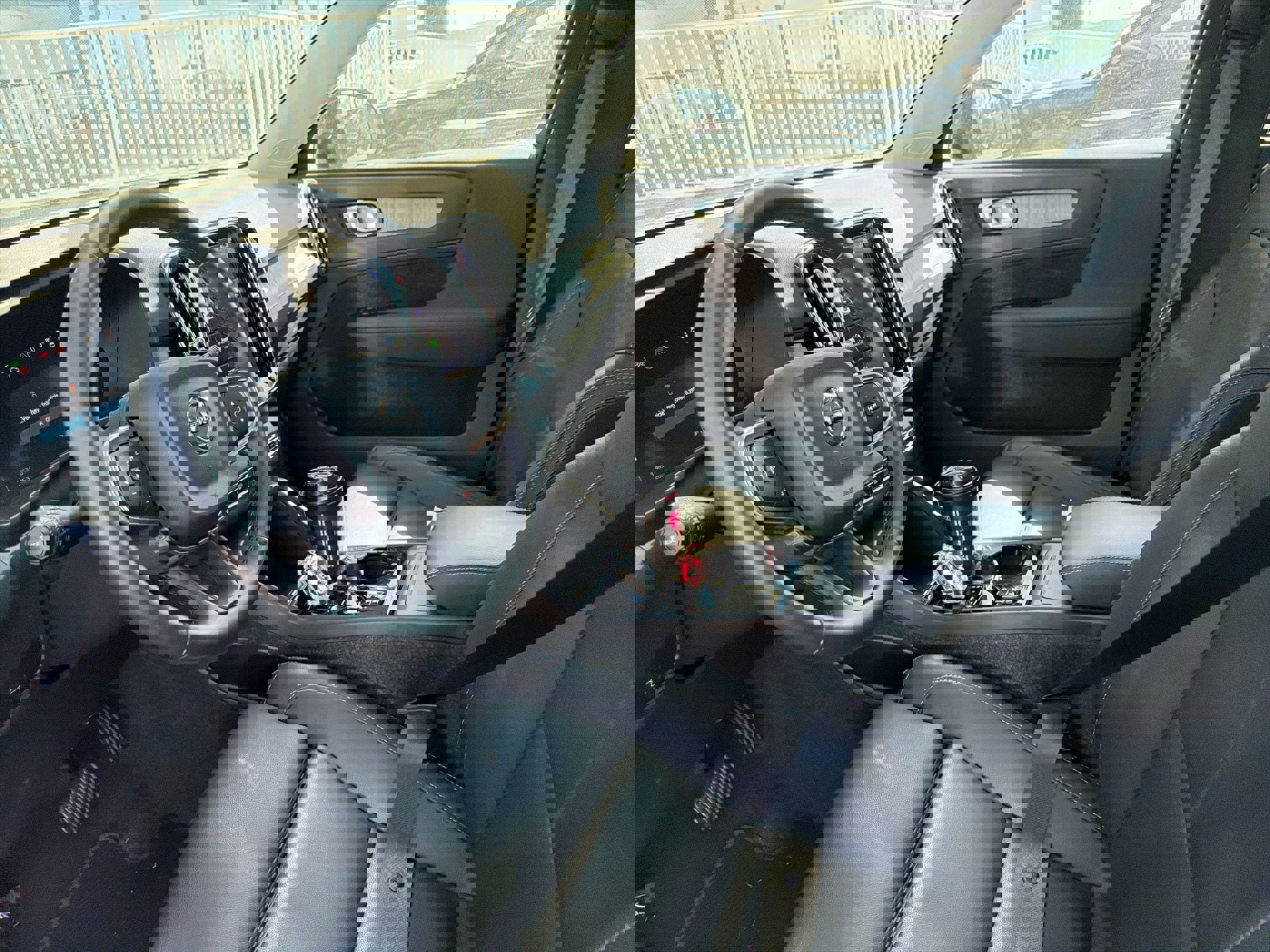 Used 2025 Volvo XC40 B5 Plus image 12