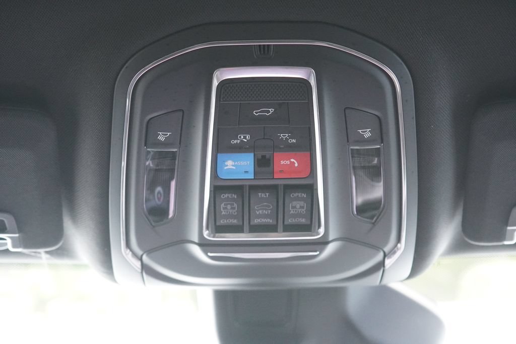 Used 2025 Jeep Grand Cherokee L Limited w/ Black Appearance Package AWD/4WD image 26