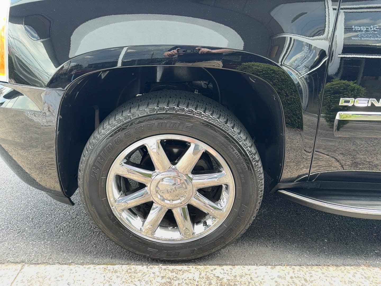 Used 2013 GMC Yukon Denali AWD/4WD image 32