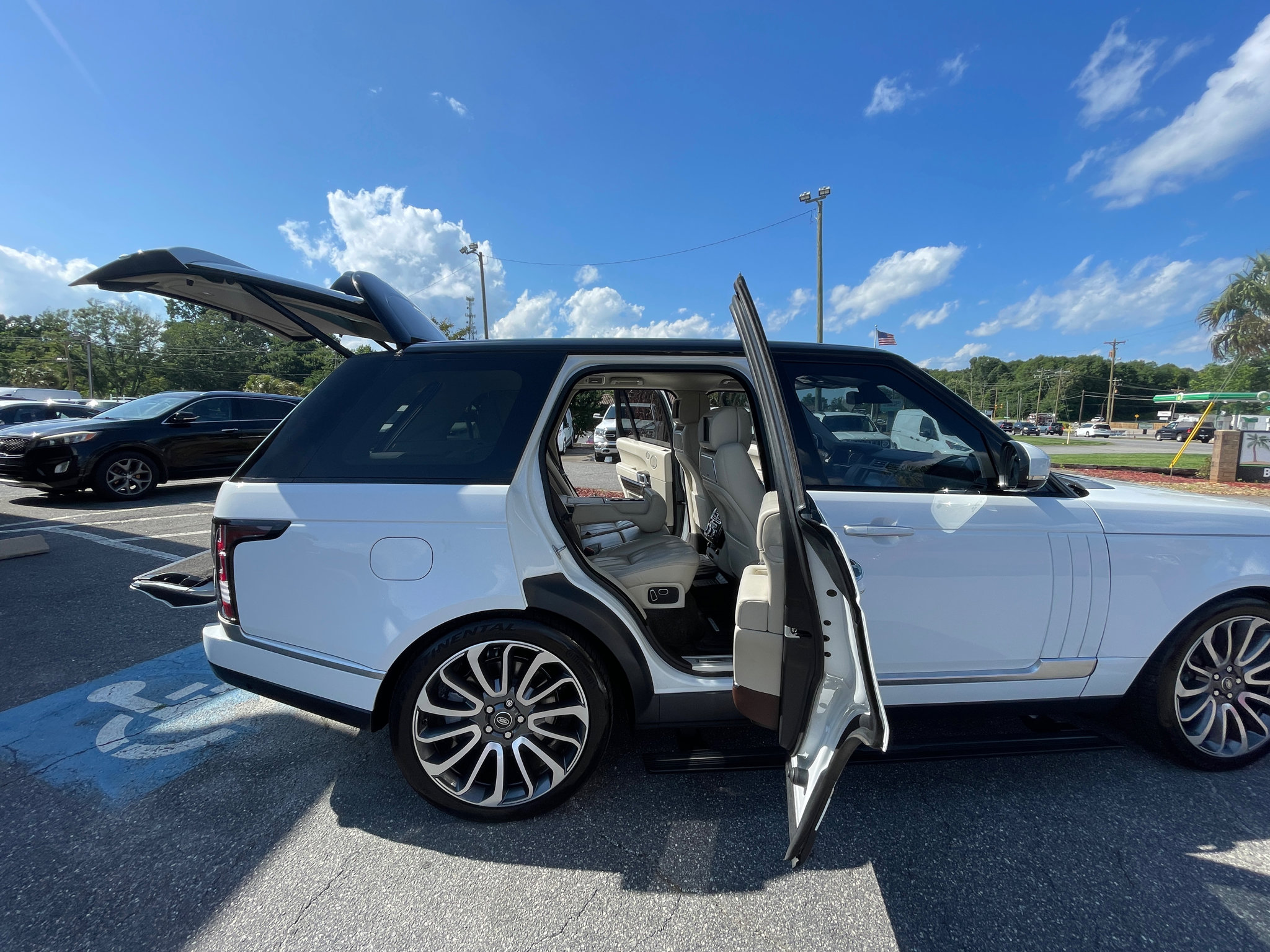 Used 2015 Land Rover Range Rover Autobiography image 22