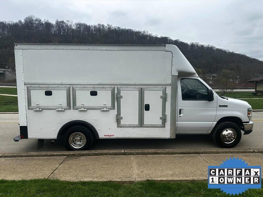 Used 2017 Ford E-450 and Econoline 450 Super Duty w/ Power Windows & Locks Group RWD image 4