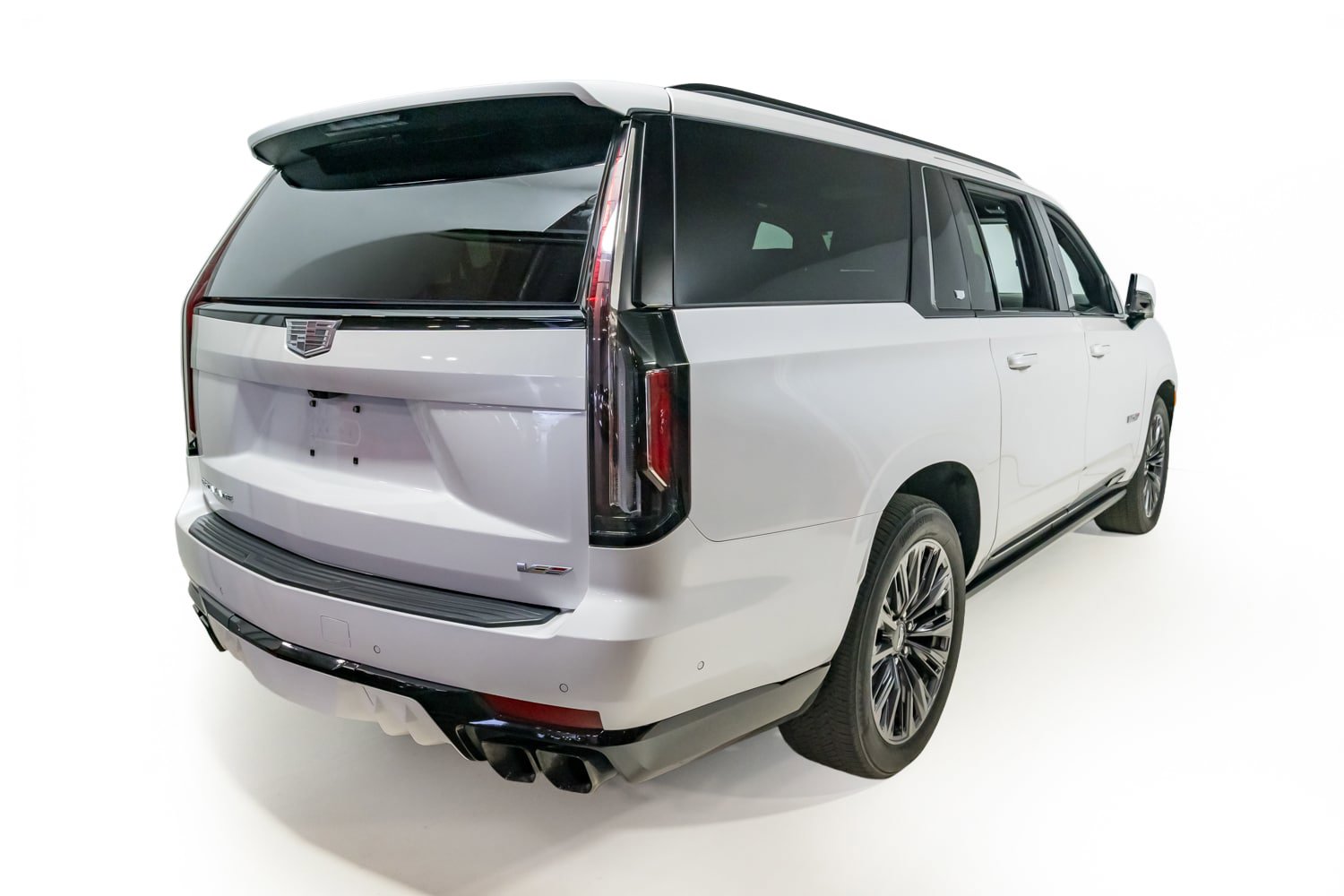 Used 2024 Cadillac Escalade ESV V w/ LPO, ONYX Package AWD/4WD image 9