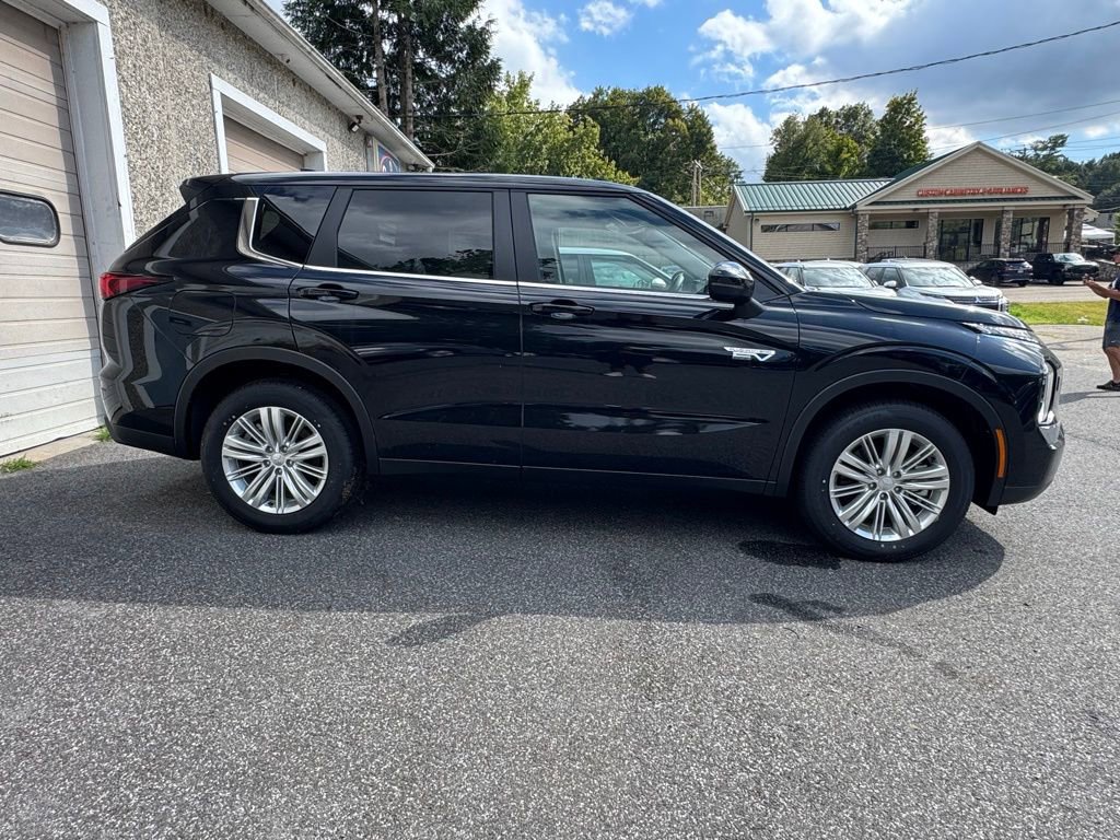 New 2025 Mitsubishi Outlander ES AWD/4WD image 4