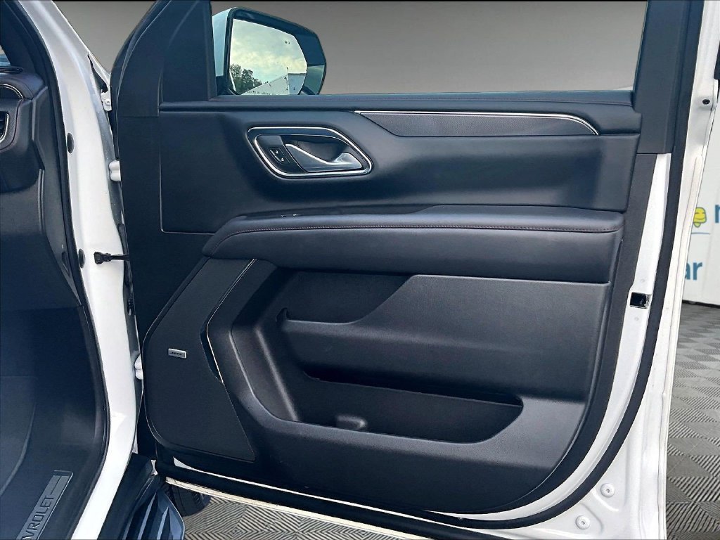 Used 2022 Chevrolet Tahoe RST w/ Luxury Package AWD/4WD image 12