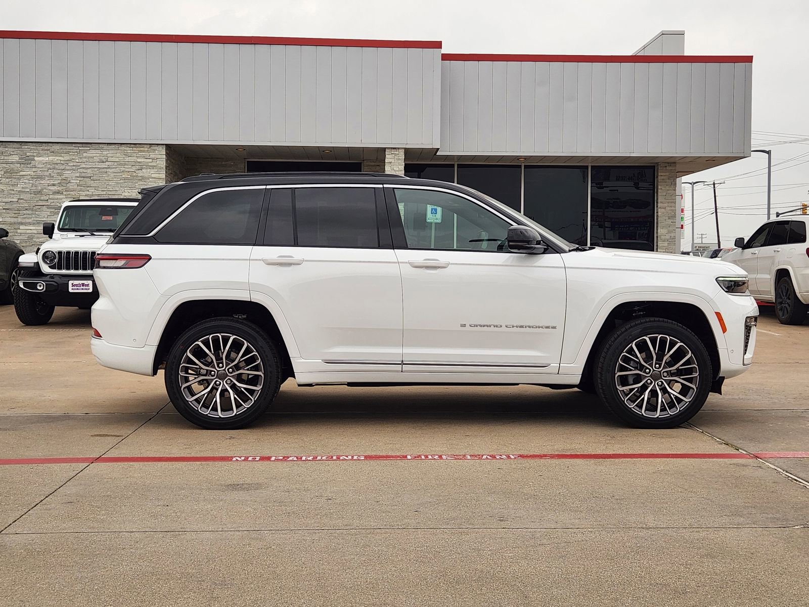 New 2026 Jeep Grand Cherokee Summit AWD/4WD image 7