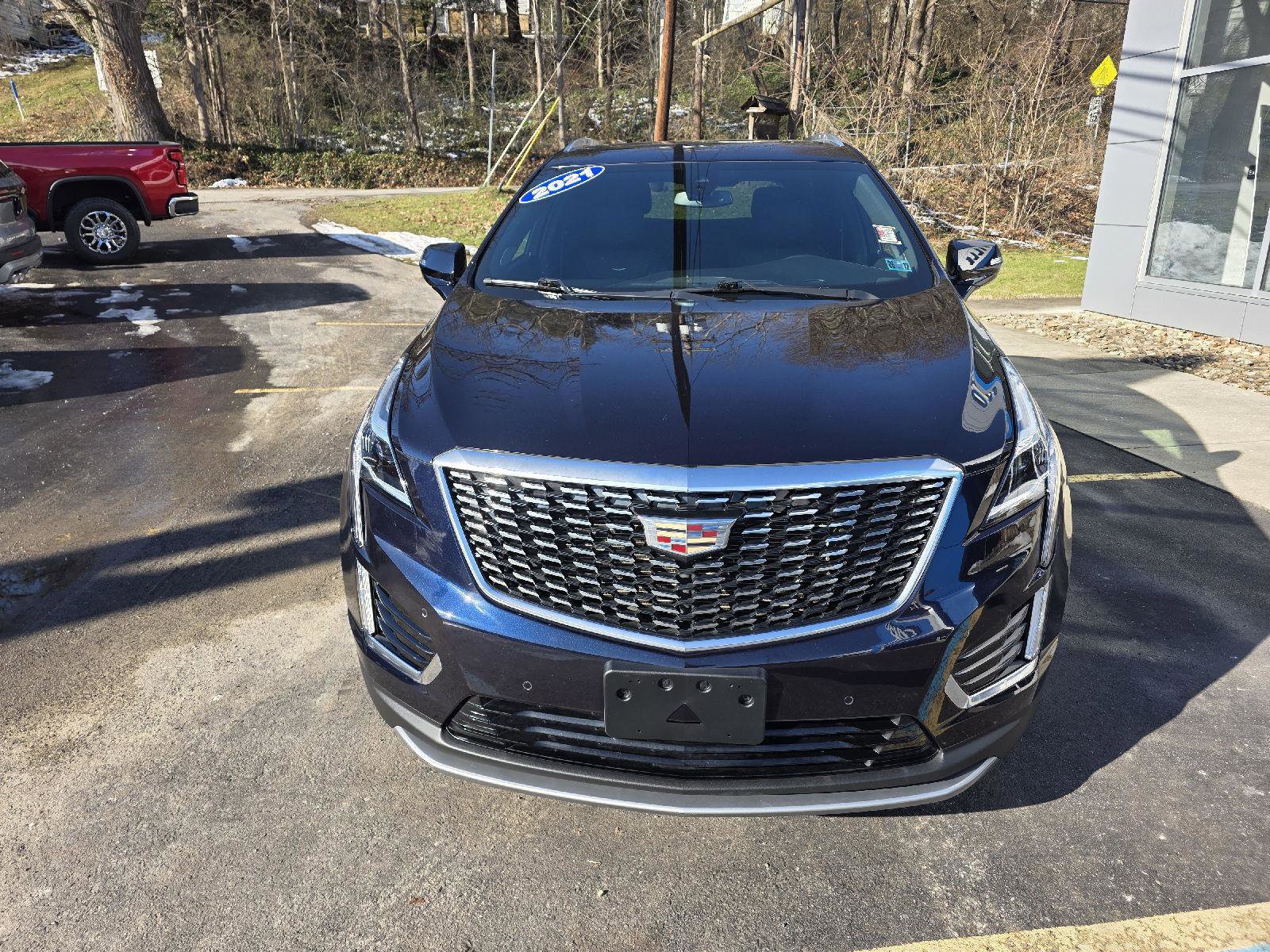 Used 2021 Cadillac XT5 Premium Luxury image 3
