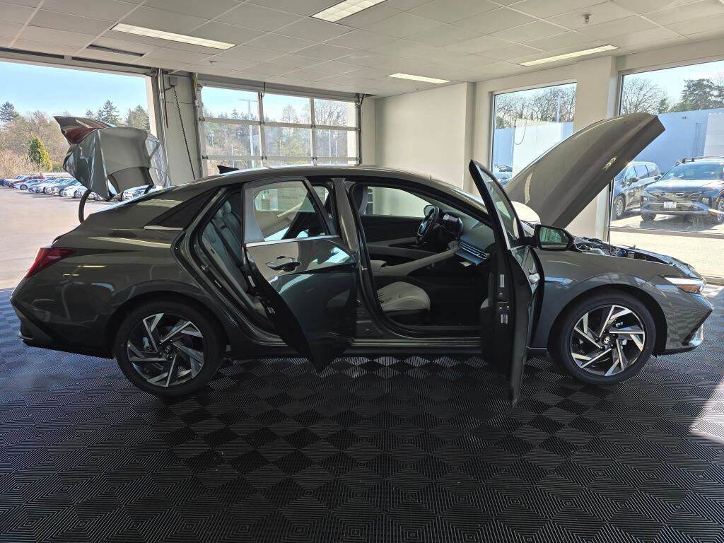 New 2026 Hyundai Elantra Limited image 18