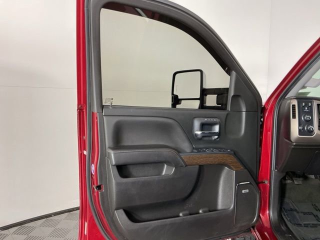 Used 2018 GMC Sierra 2500 Denali w/ Duramax Plus Package AWD/4WD image 11