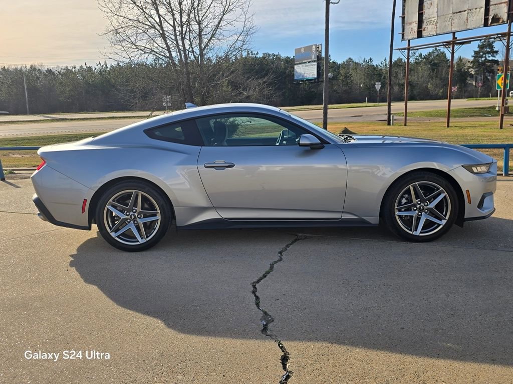 Used 2024 Ford Mustang EcoBoost image 6
