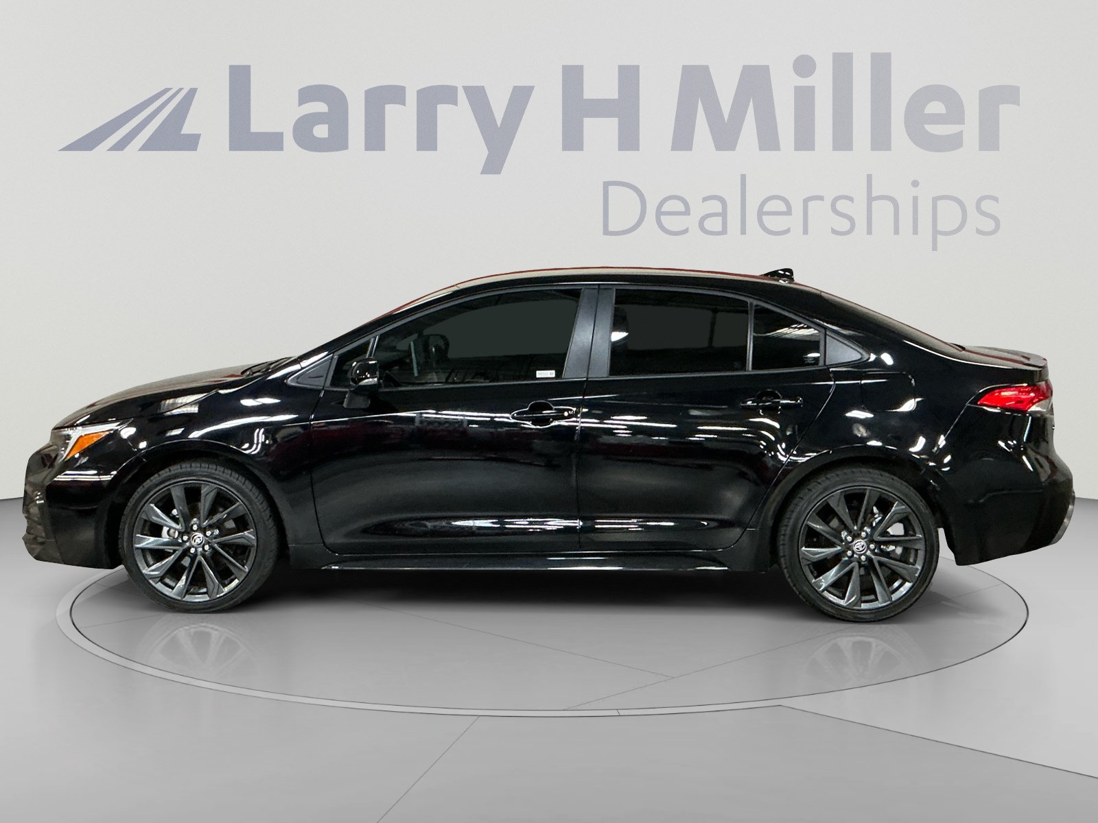 Used 2026 Toyota Corolla SE w/ SE Package FWD image 2