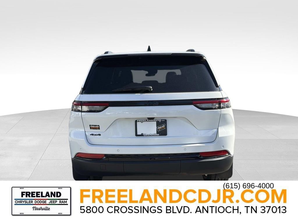 New 2025 Jeep Grand Cherokee 4WD image 4