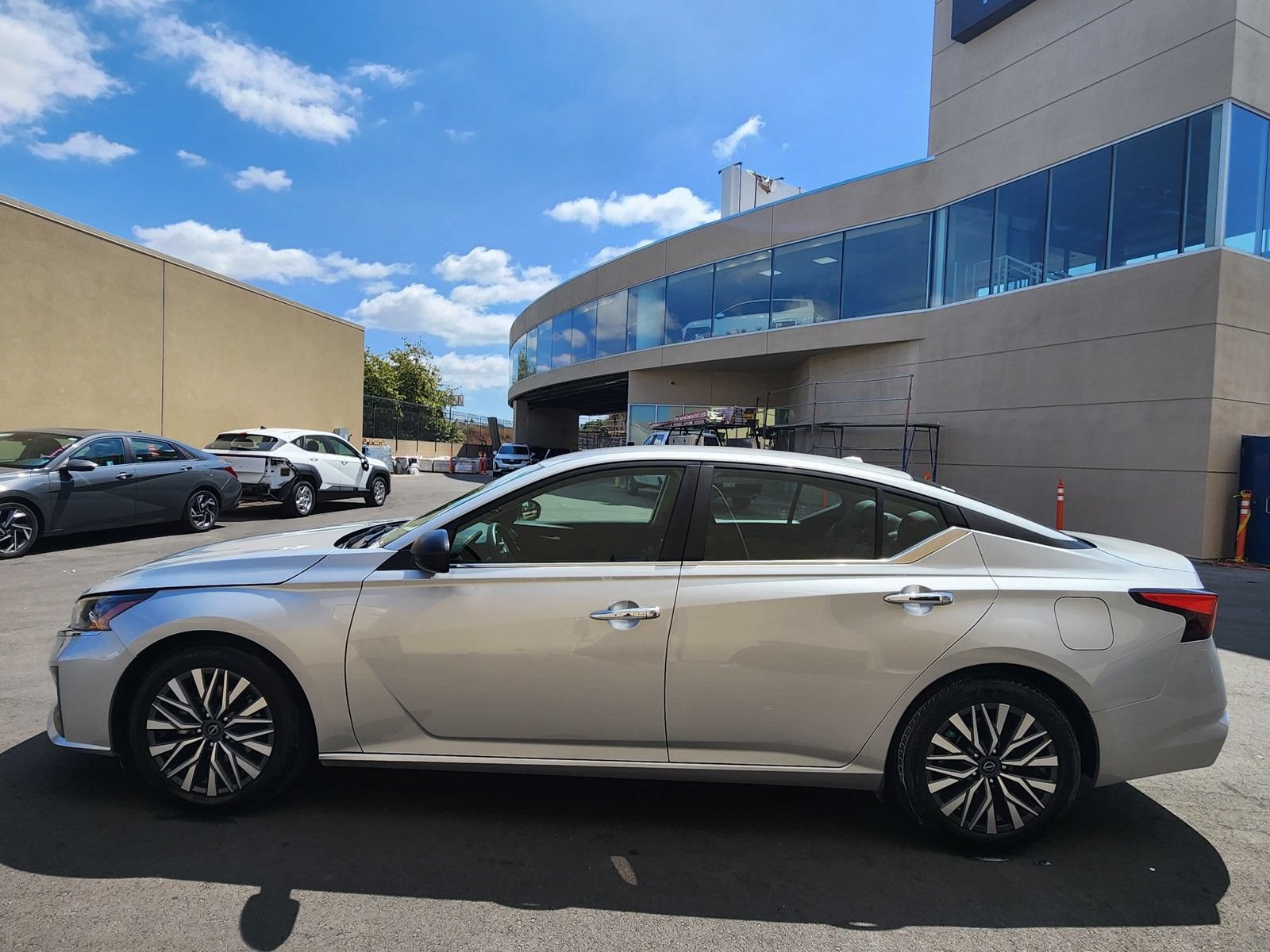 Used 2024 Nissan Altima 2.5 SV FWD image 28