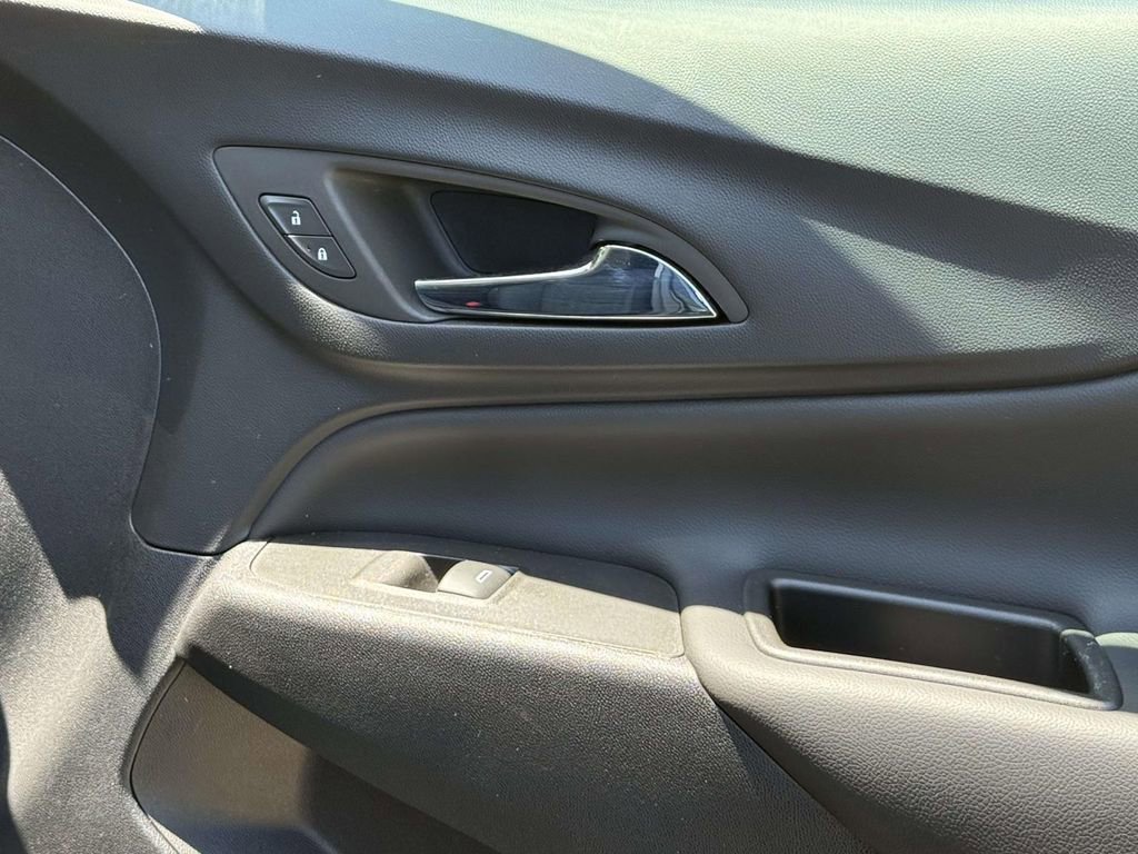 Used 2023 Chevrolet Equinox LT FWD image 8