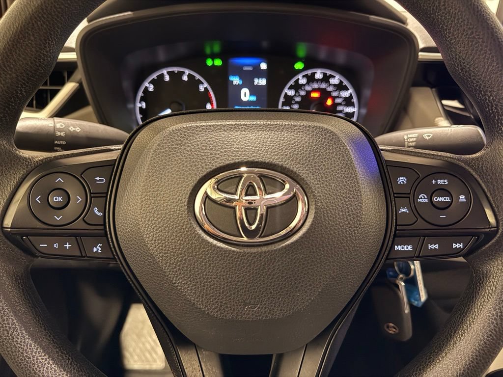 Used 2025 Toyota Corolla LE FWD image 18