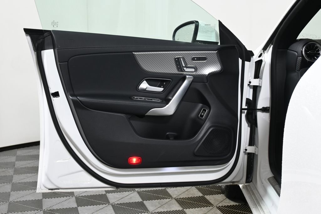 Certified 2025 Mercedes-Benz CLA 250 4MATIC image 29
