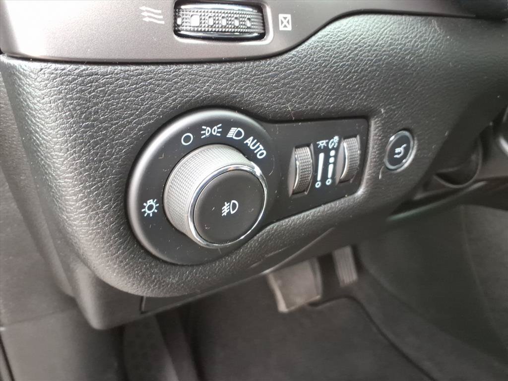 Used 2022 Jeep Cherokee Limited AWD/4WD image 22
