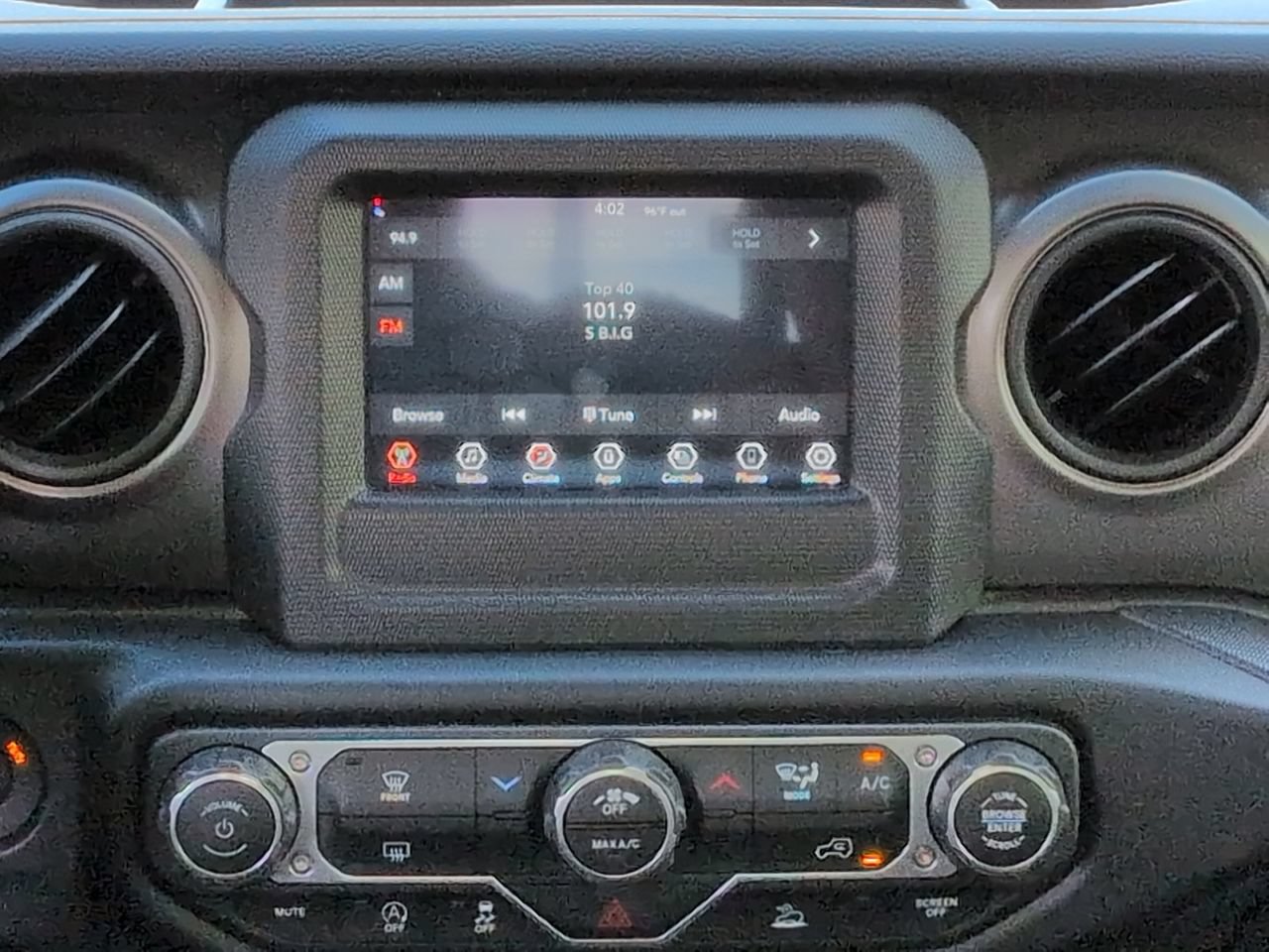 Used 2023 Jeep Gladiator Sport AWD/4WD image 16