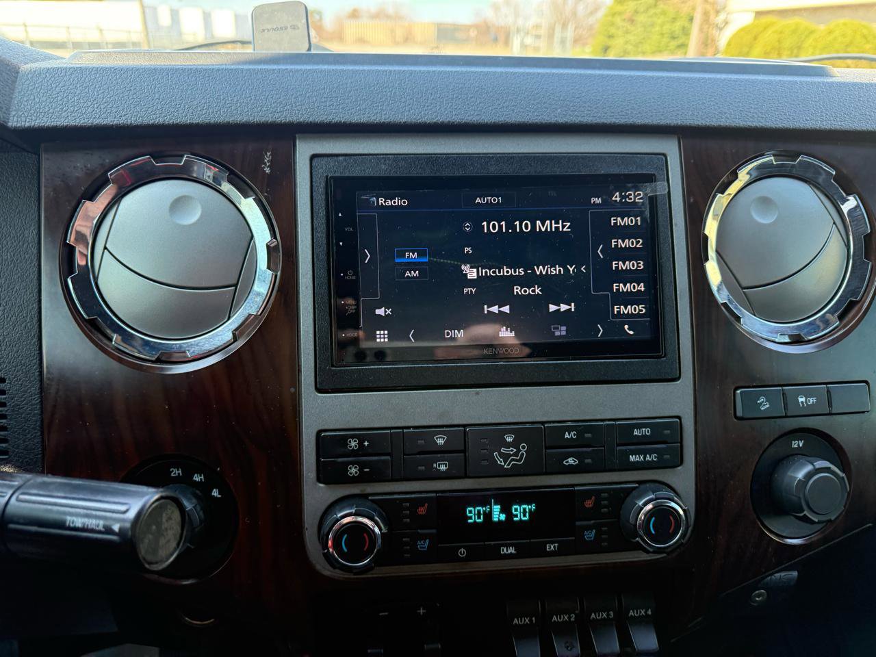 Used 2012 Ford F350 Lariat w/ Chrome Pkg image 33