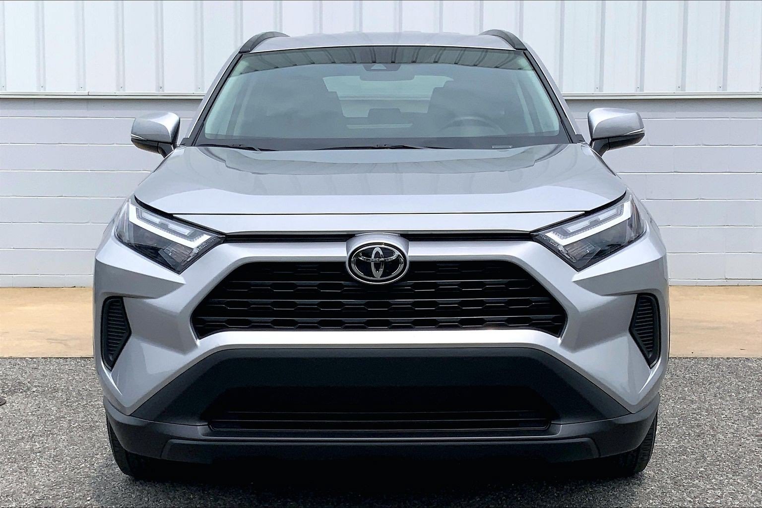 Used 2025 Toyota RAV4 XLE FWD image 3