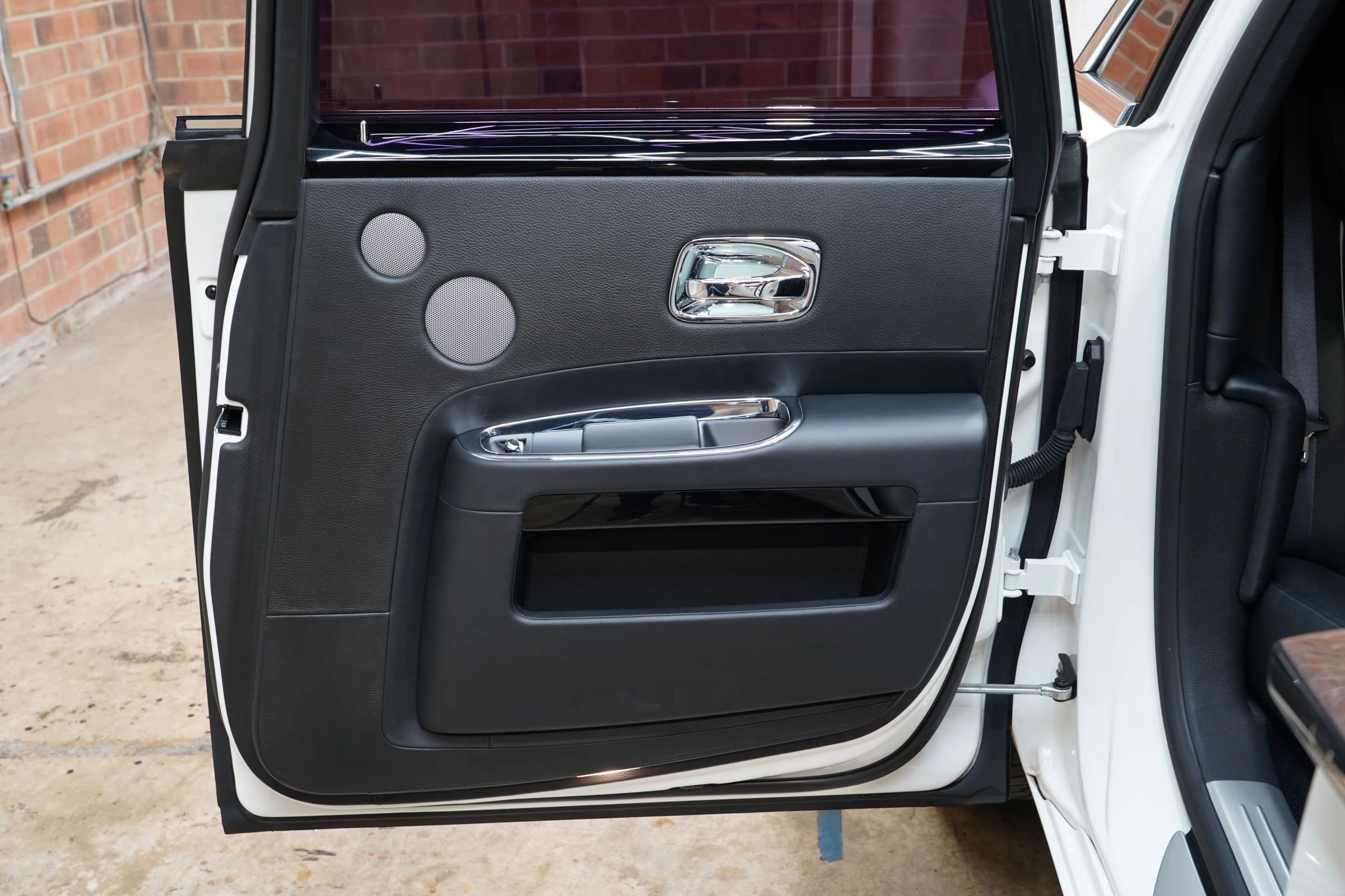 Used 2015 Rolls-Royce Ghost image 47