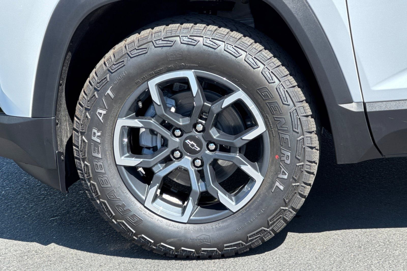 New 2026 Chevrolet Equinox ACTIV w/ Safety and Technology Package image 25