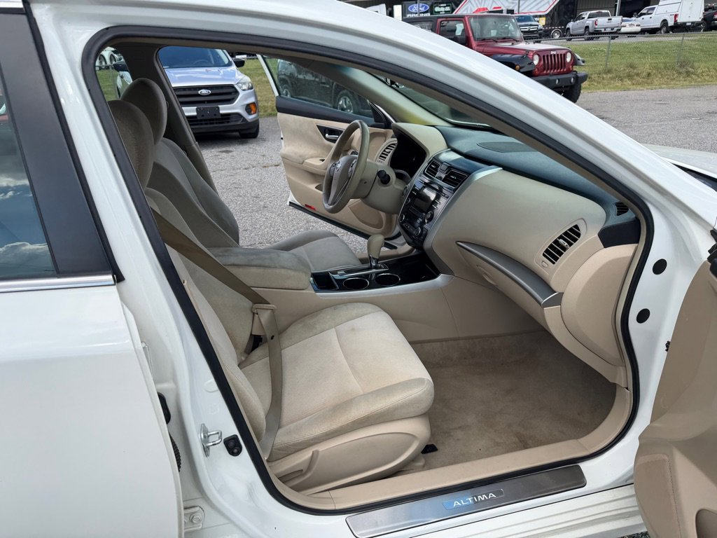 Used 2013 Nissan Altima 2.5 SV FWD image 14