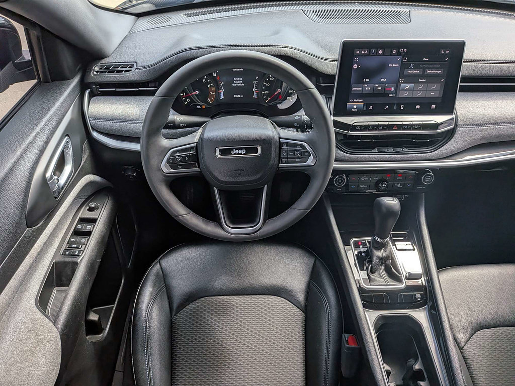 Used 2023 Jeep Compass Latitude w/ Convenience Group AWD/4WD image 18